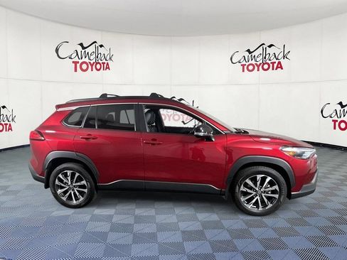 Used 2025 Toyota Corolla Cross XLE FWD image 9