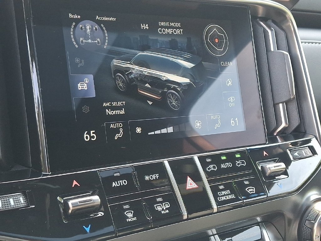 Used 2026 Lexus LX 700h Luxury AWD/4WD image 18