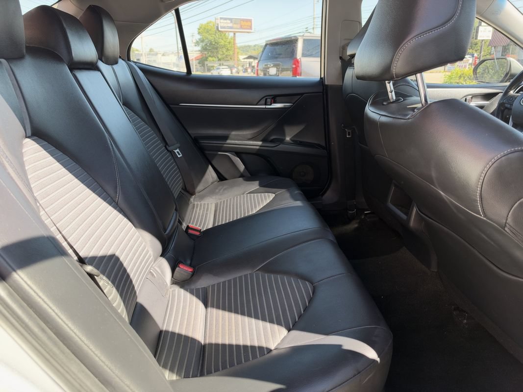 Used 2018 Toyota Camry SE w/ Moonroof Package FWD image 14