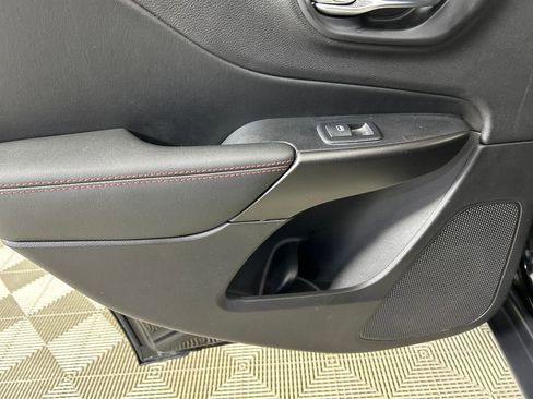 Used 2020 Jeep Cherokee Trailhawk image 27