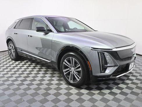 New 2026 Cadillac Lyriq Luxury w/ LPO, Floor Liner Package AWD/4WD image 8