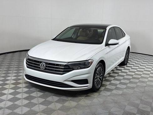 Used 2019 Volkswagen Jetta SE w/ Cold Weather Package FWD image 9