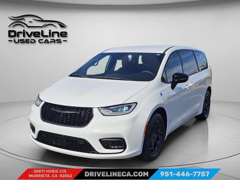 Used 2024 Chrysler Pacifica Limited FWD image 6