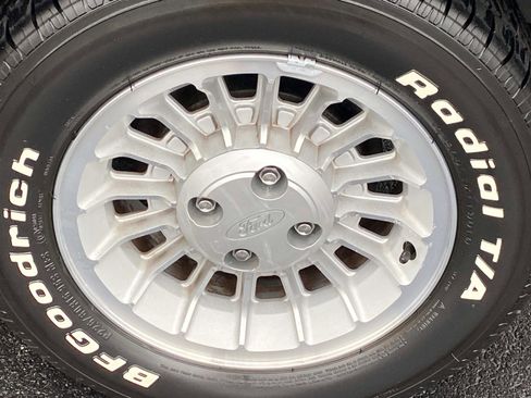 Used 1990 Ford Mustang LX image 33