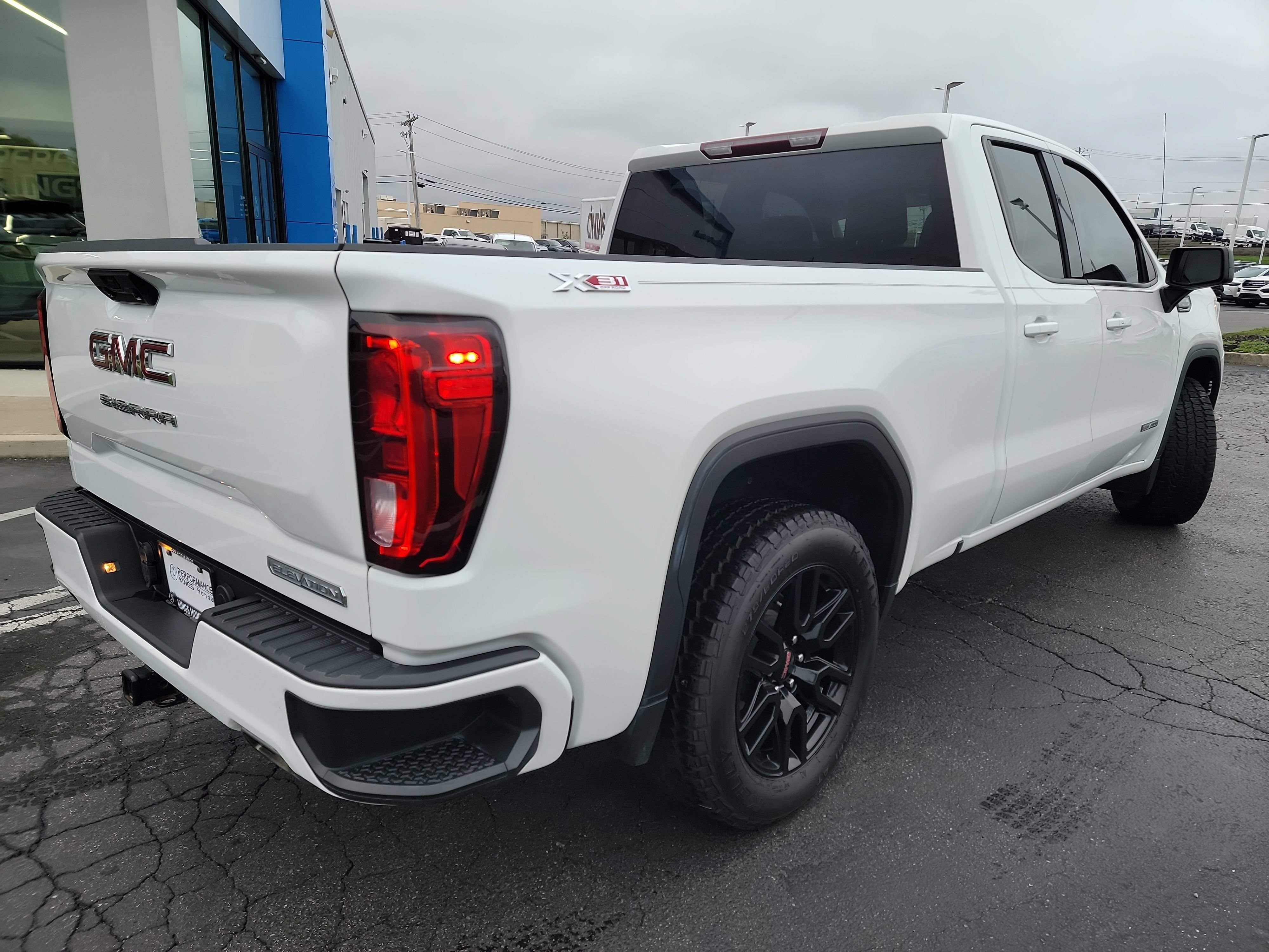 Used 2023 GMC Sierra 1500 Elevation AWD/4WD image 9