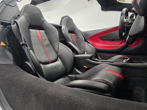 Used 2019 McLaren 570S Spider image 18