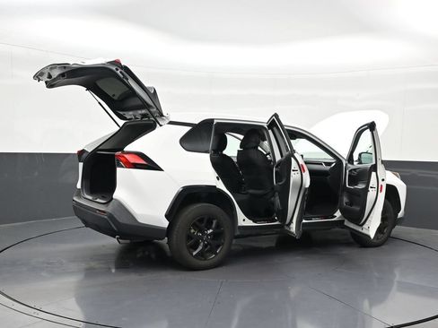 Used 2022 Toyota RAV4 LE FWD image 31