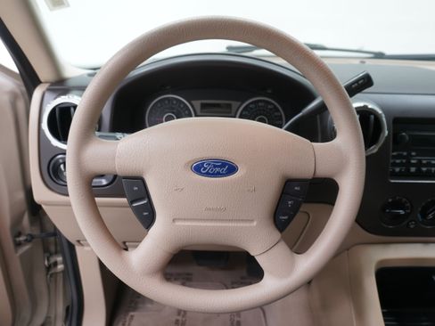 Used 2006 Ford Expedition XLT RWD image 17