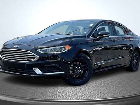 Used 2018 Ford Fusion SE w/ Fusion SE Technology Package FWD image 12