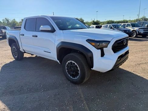 Used 2025 Toyota Tacoma TRD Off-Road AWD/4WD image 7