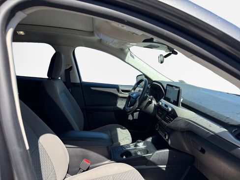 Used 2022 Ford Escape SE w/ SE Sport Appearance Package image 26