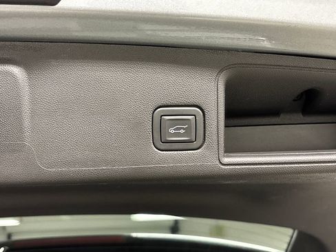 Used 2023 GMC Terrain SLE w/ Driver Convenience Package image 20