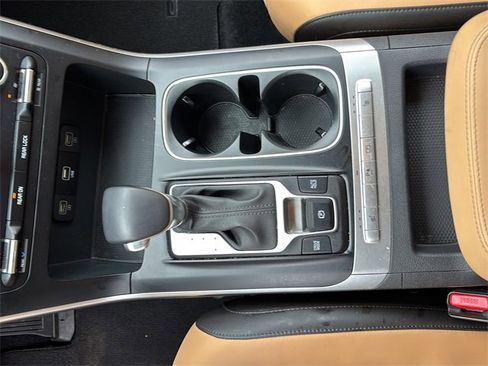 Used 2024 Kia Carnival LX image 17