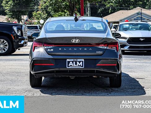 Used 2024 Hyundai Elantra Limited FWD image 12