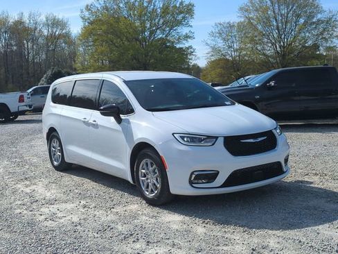 New 2026 Chrysler Pacifica Select image 7