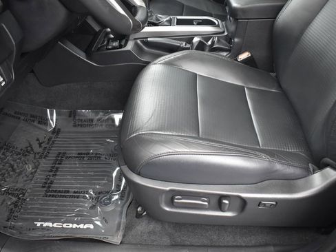 Used 2020 Toyota Tacoma Limited image 25