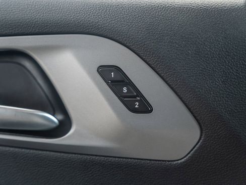 Used 2025 Chrysler Pacifica Select image 44