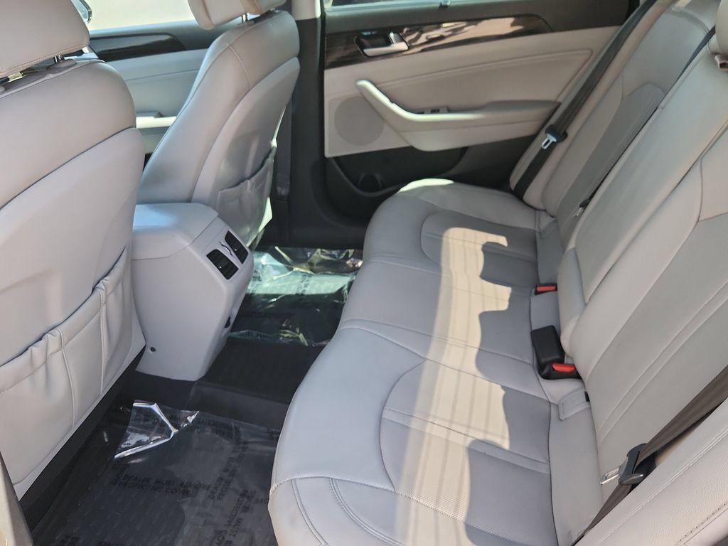 Used 2016 Hyundai Sonata Limited w/ Option Group 04 FWD image 10