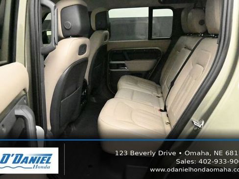 Used 2020 Land Rover Defender 110 HSE AWD/4WD image 36