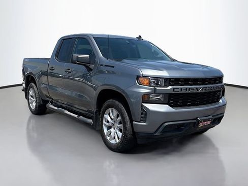 Used 2020 Chevrolet Silverado 1500 Custom w/ Custom Value Package AWD/4WD image 3