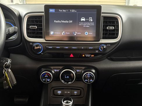 Used 2023 Hyundai Venue SEL FWD image 22