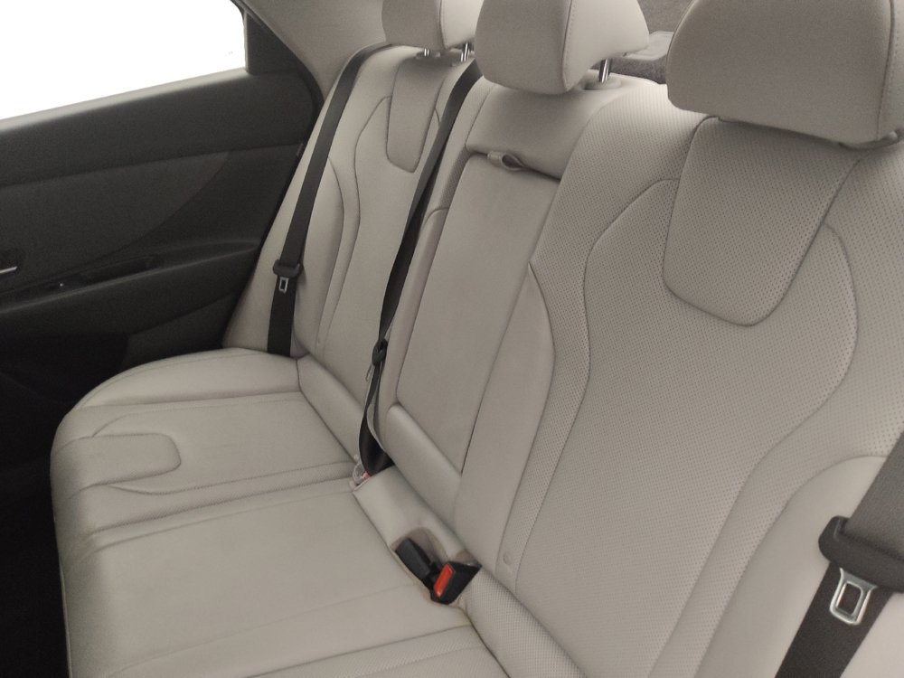 Used 2025 Hyundai Elantra Limited FWD image 18