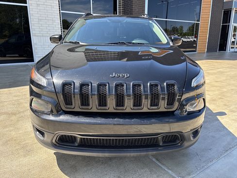 Used 2017 Jeep Cherokee High Altitude w/ Luxury Group FWD image 2
