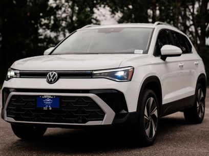 New 2025 Volkswagen Taos SE