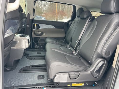New 2026 Kia Carnival EX image 13