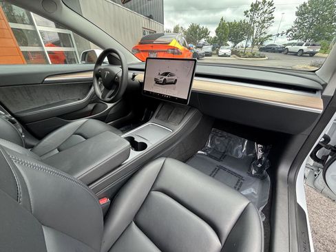 Used 2023 Tesla Model 3 Standard Range RWD image 10