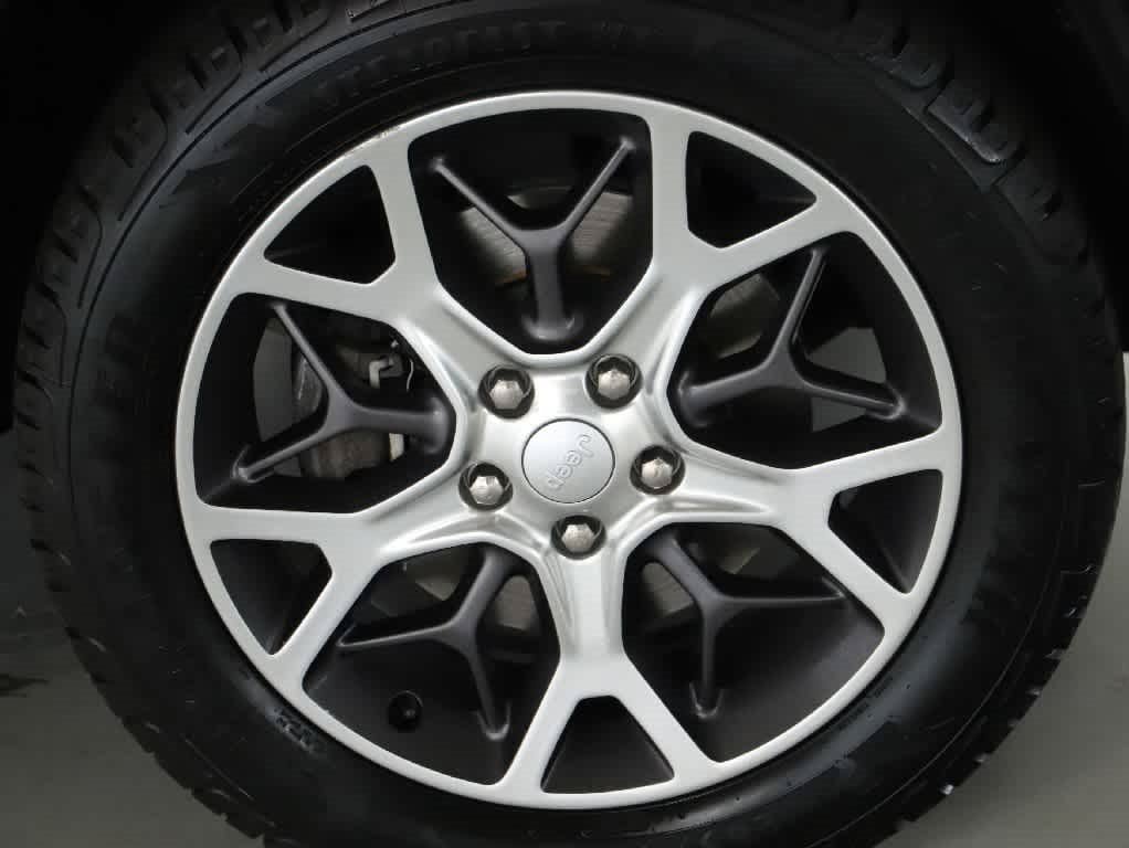 Used 2018 Jeep Grand Cherokee Limited AWD/4WD image 10