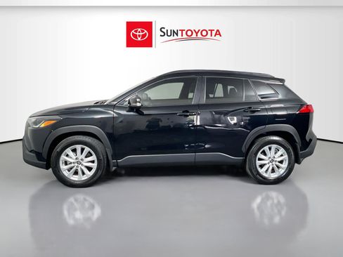 Used 2025 Toyota Corolla Cross LE image 7