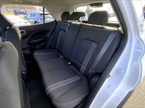Used 2022 Hyundai Venue SEL image 20