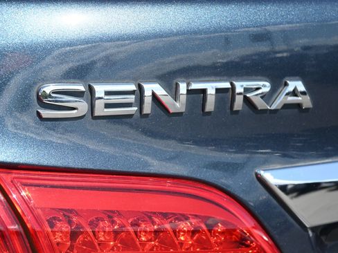 Used 2015 Nissan Sentra SV FWD image 22