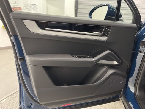 New 2025 Porsche Cayenne Coupe image 21