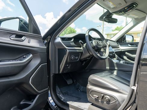 Used 2022 Jeep Grand Cherokee Limited AWD/4WD image 14