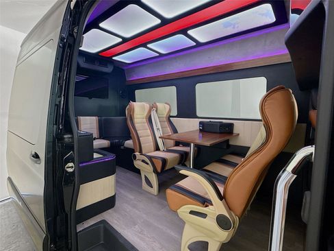 Used 2019 Mercedes-Benz Sprinter 1500 w/ Premium Plus Package image 10