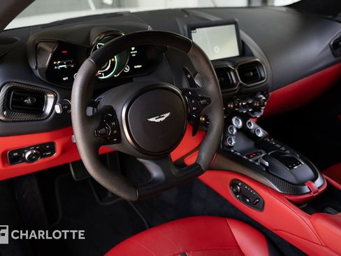 Used 2022 Aston Martin V8 Vantage Coupe RWD image 18