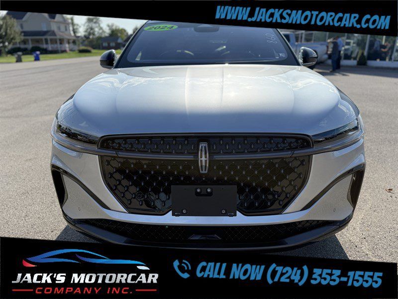 Used 2024 Lincoln Nautilus Reserve w/ Equipment Group 202A AWD/4WD image 2