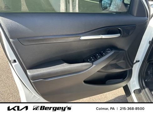 Used 2023 Kia Seltos LX image 9