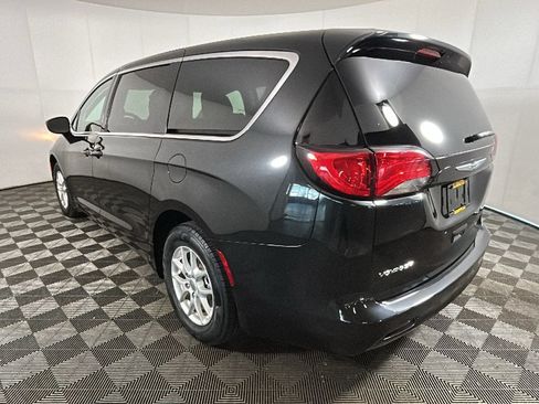Used 2023 Chrysler Voyager LX FWD image 5