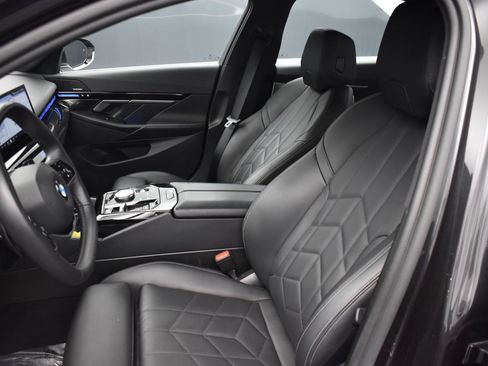 Used 2025 BMW 530i RWD image 11