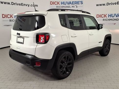 Used 2023 Jeep Renegade Altitude AWD/4WD image 4