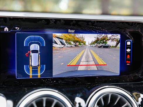 Used 2024 Mercedes-Benz EQB 300 4MATIC image 24