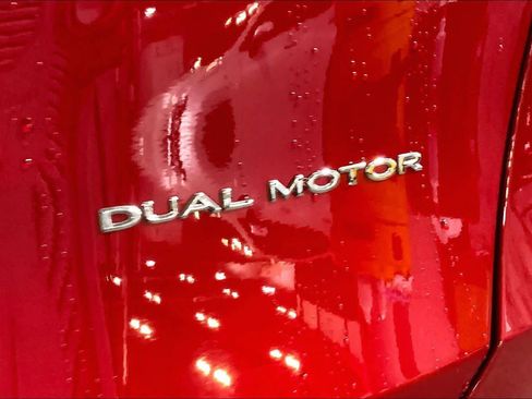 Used 2021 Tesla Model Y Long Range image 9