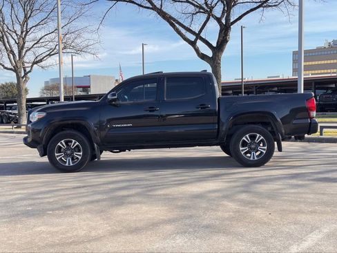 Used 2018 Toyota Tacoma TRD Sport w/ TRD Premium Sport Package image 7