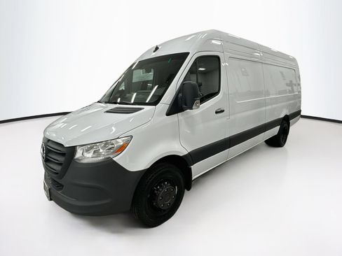 Used 2025 Mercedes-Benz Sprinter 3500 image 5