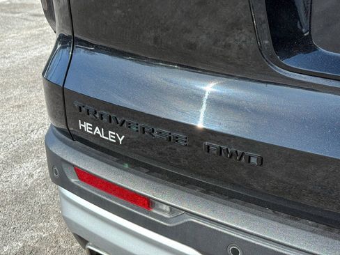 Used 2025 Chevrolet Traverse Z71 w/ Driver Confidence Package image 13