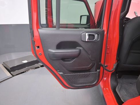 Used 2021 Jeep Gladiator Sport AWD/4WD image 14