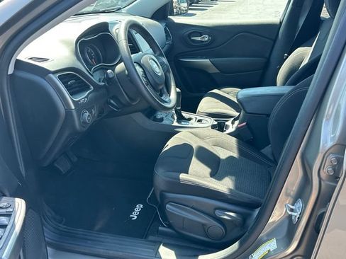 Used 2019 Jeep Cherokee Latitude w/ Popular Appearance Group AWD/4WD image 11